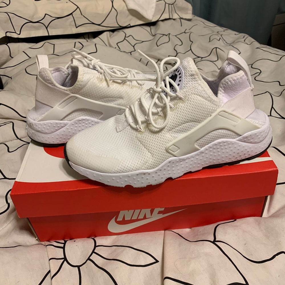 Women’s Nike Air Huarrache Run size 8.5